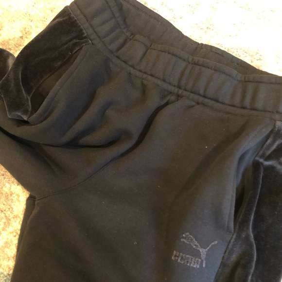 PUMA Cropped Wide Leg Jogger Pants - Picture 3 of 6